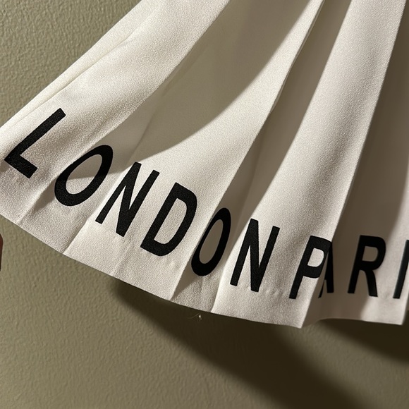 English Factory white kilt with graphic design • size small - Picture 2 of 4